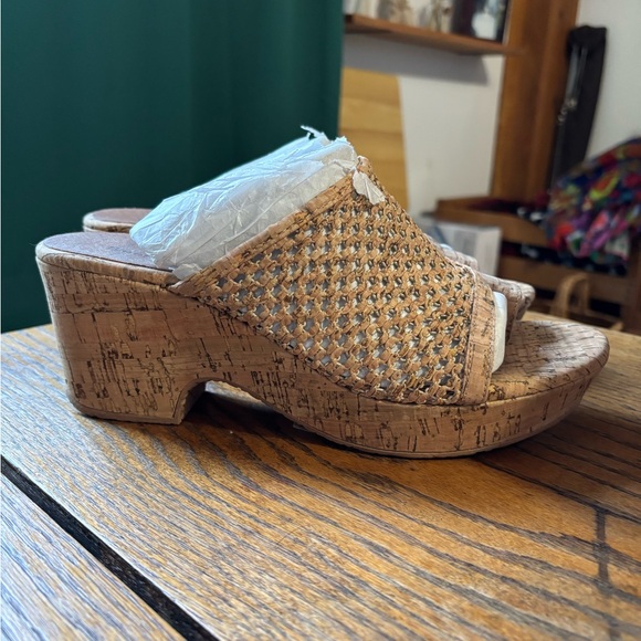 NWOT BareTraps Tan Woven Cork Mules - Picture 1 of 5